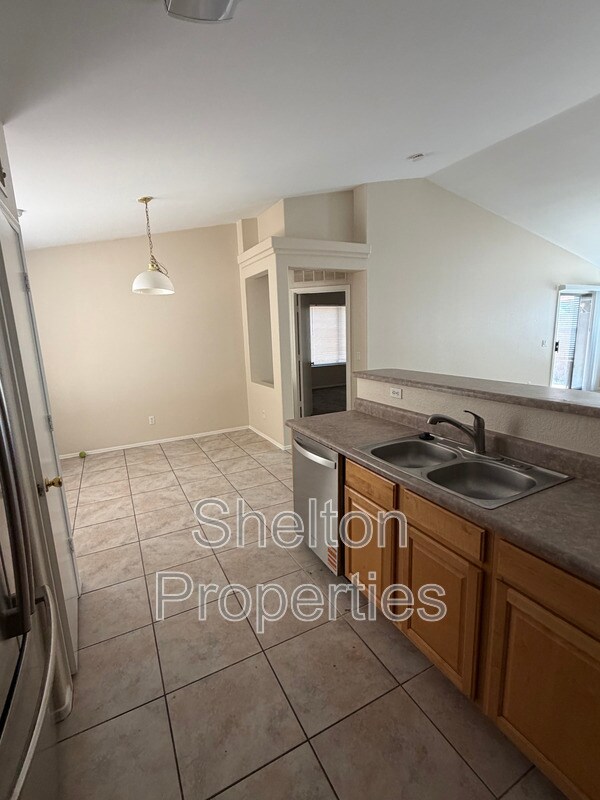 12725 W Hearn Rd El Mirage, AZ 85335 photo 4