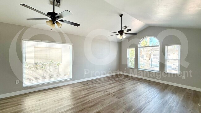 10115 W Reade Ave Glendale, AZ 85307 photo 4