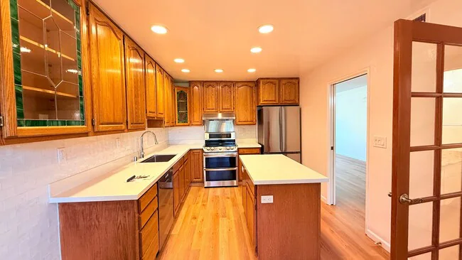 1033 Fontana Dr Alameda, CA 94502 photo 2