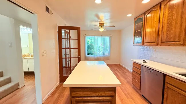 1033 Fontana Dr Alameda, CA 94502 photo 5