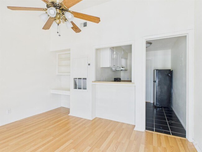 3000 Guadalupe St Austin, TX 78705 photo 2