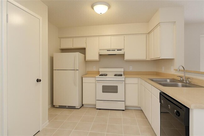 Spacious 4-plex in Central Location photo 5