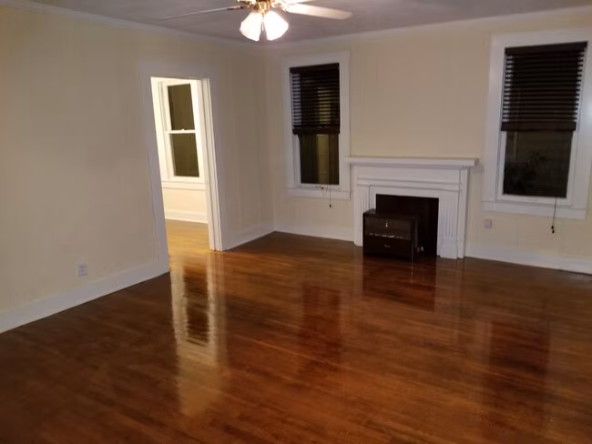 922 Howard St Taylor, TX 76574 photo 3