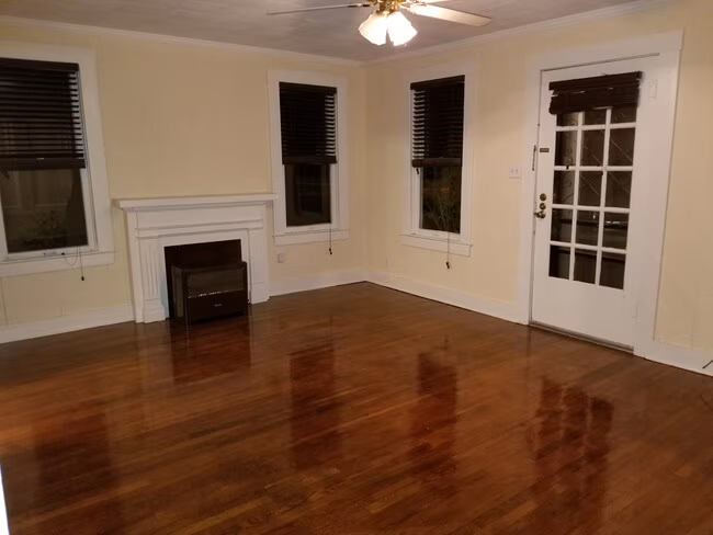 922 Howard St Taylor, TX 76574 photo 4
