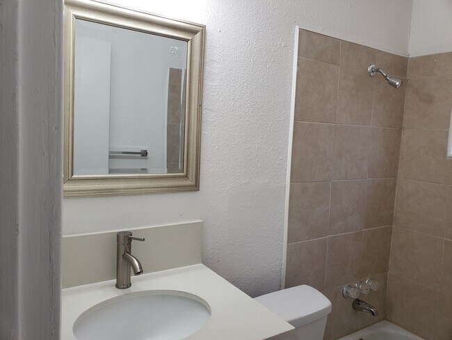 1201 N College St Killeen, TX 76541 photo 4