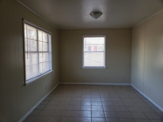 1201 N College St Killeen, TX 76541 photo 2