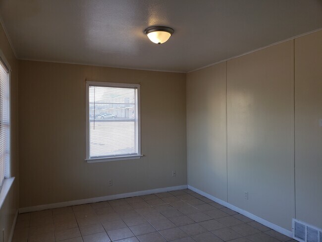 1201 N College St Killeen, TX 76541 photo 3