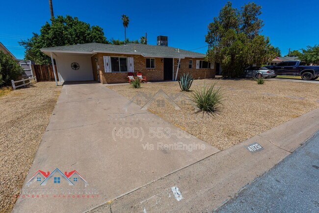 4826 E Avalon Dr Phoenix, AZ 85018 photo 4