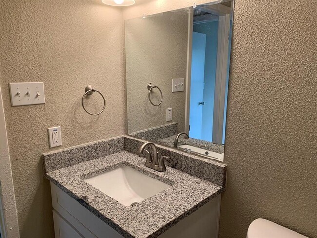 406 East Springdale Lane, Grand Prairie, TX 75052 photo 4