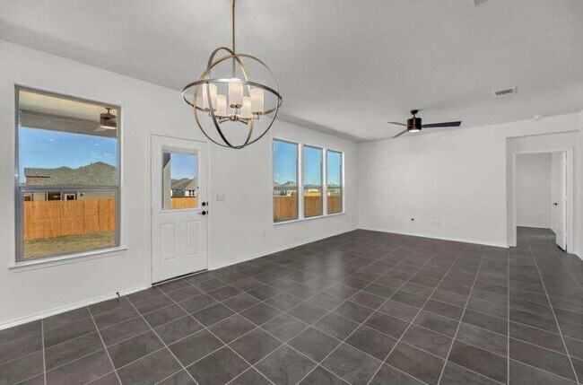 Great One Story Home in Elgin photo 3