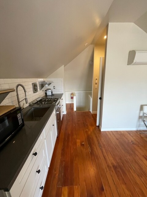 2588 Broadway photo 3