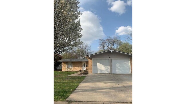 4213 Upland Way Garland, TX 75042 photo 2
