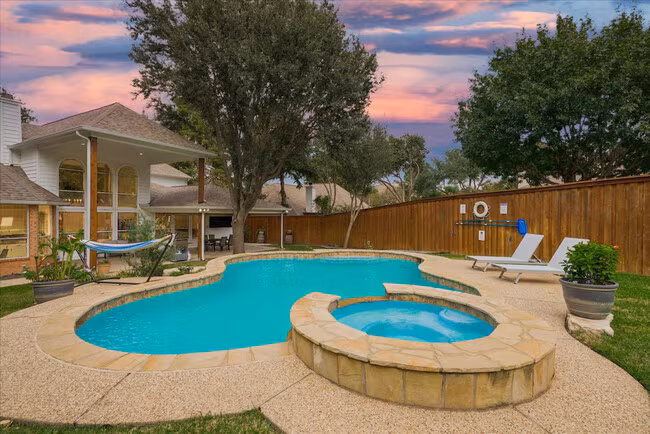 2313 Kingsley Dr Grand Prairie, TX 75050 photo 5