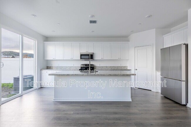29243 Victoria Bch Blvd Winchester, CA 92596 photo 5