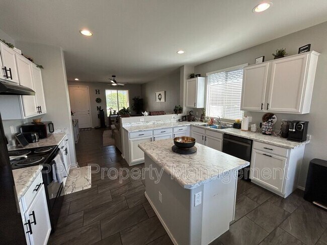 17939 W Villa Chula Ln Surprise, AZ 85387 photo 3