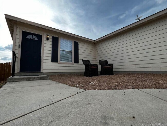 5923 Fox Canyon San Antonio, TX 78252 photo 3