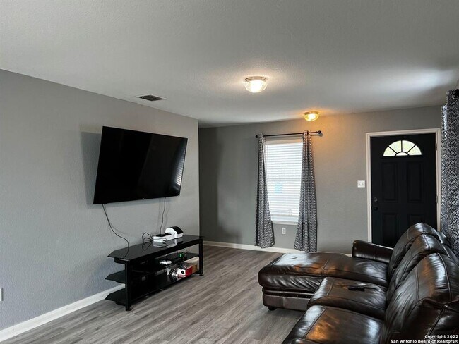 5923 Fox Canyon San Antonio, TX 78252 photo 4