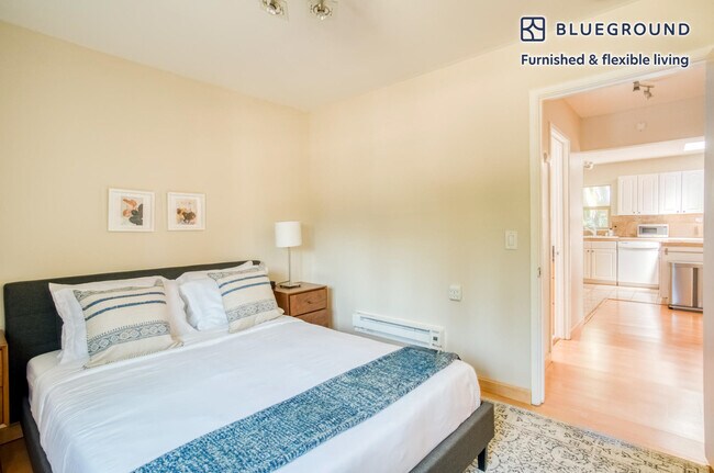 596 Channing Ave Palo Alto, CA 94301 photo 3