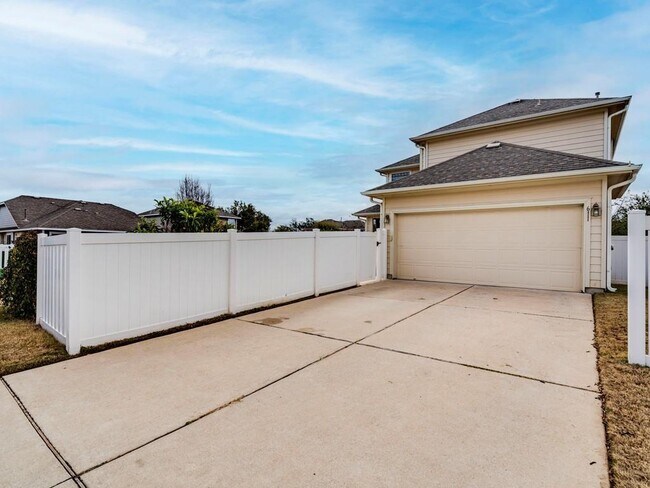611 Boca Chica Dr Cedar Park, TX 78613 photo 2