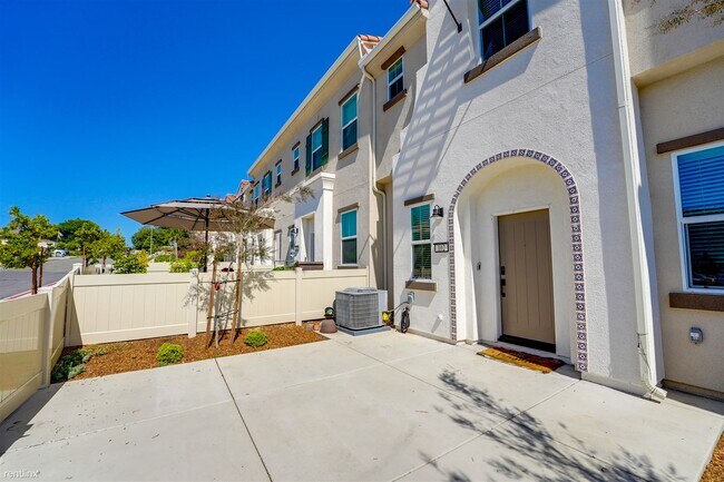 143 Avenida Chapala San Marcos, CA 92069 photo 5
