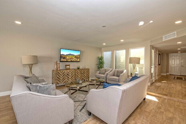 7842 E MacKenzie Dr Scottsdale, AZ 85251 photo 4