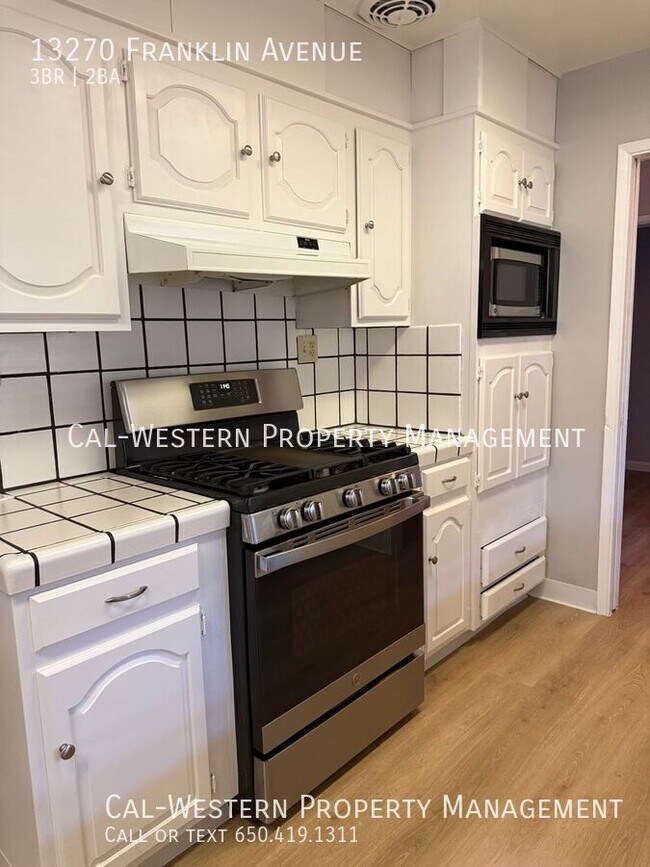Spacious Waverly Park Home photo 3