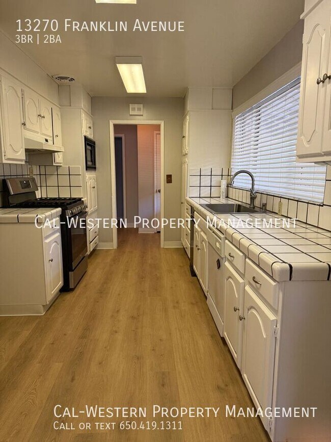 Spacious Waverly Park Home photo 4