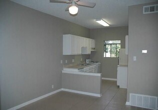 3206 King St Austin, TX 78705 photo 3