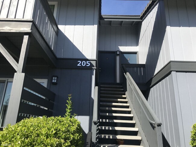 205 Masters Court, Walnut Creek, CA 94598 photo 2