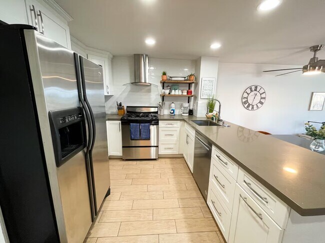 723 Seacoast Dr Imperial Beach, CA 91932 photo 4