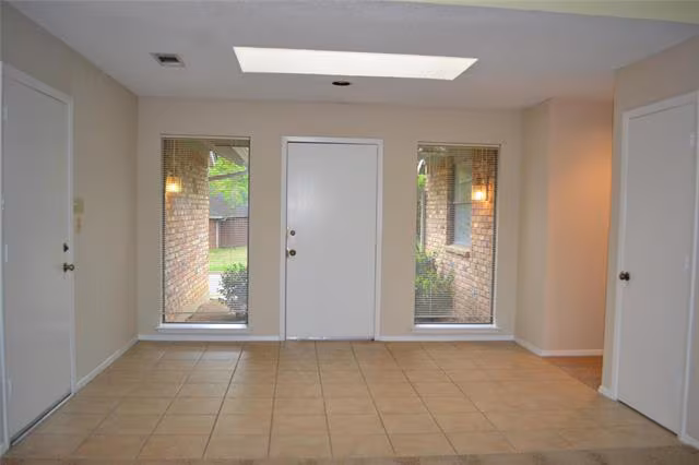 5205 Rustle Leaf Drive, Arlington, TX 76017 photo 3