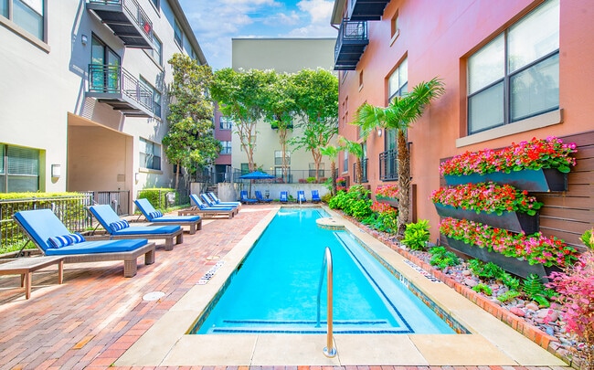MAA Uptown Village photo 4