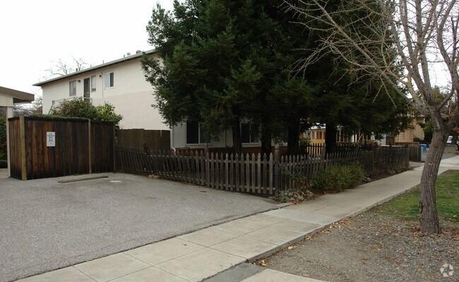 2869 Alma Street, Palo Alto, CA 94306 photo 2