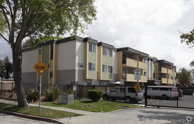 451 Ranker Pl (Harder-Tennyson) photo 2