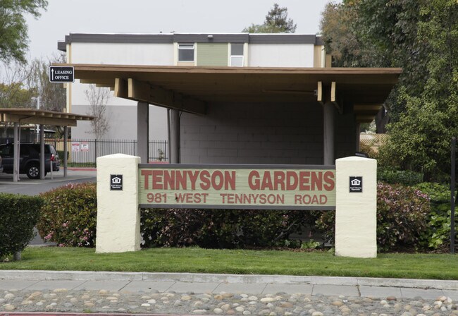 451 Ranker Pl (Harder-Tennyson) photo 4
