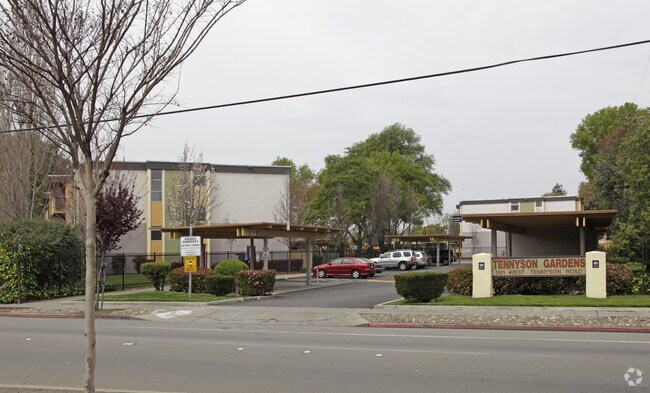 451 Ranker Pl (Harder-Tennyson) photo 3