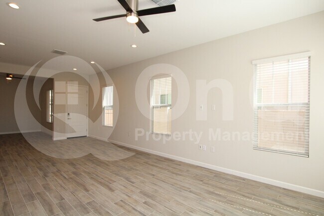 17046 N 50th St Scottsdale, AZ 85254 photo 2