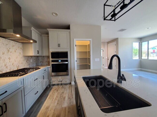 835 N 110th Ave Avondale, AZ 85323 photo 2