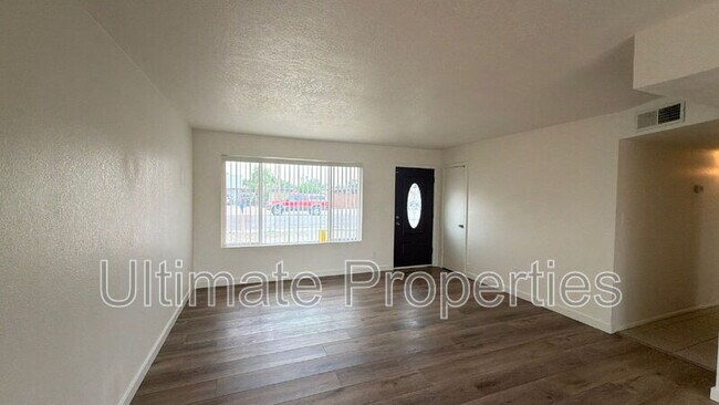1646 W Behrend Dr Phoenix, AZ 85027 photo 2
