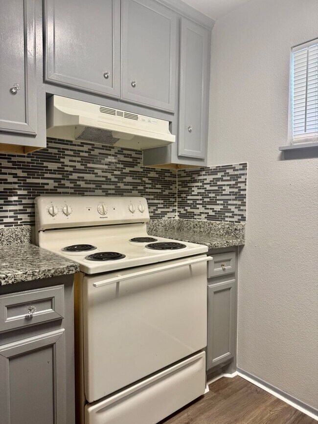 1005 Spooner St Pasadena, TX 77506 photo 4