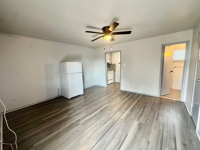 1005 Spooner St Pasadena, TX 77506 photo 2