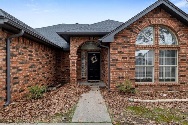 916 Clover Hill Lane, Cedar Hill, TX 75104 photo 2