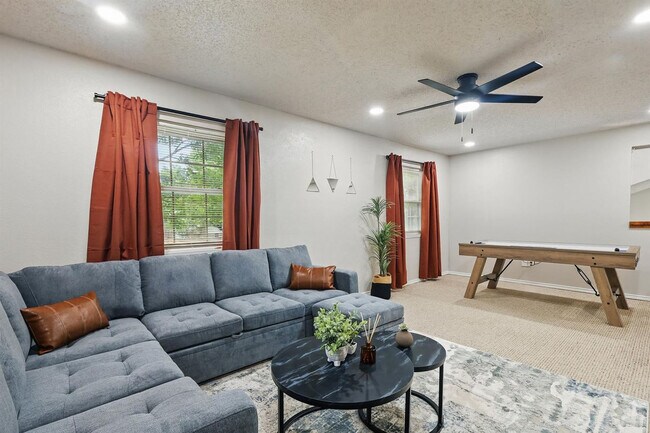 5830 Jester Dr Garland, TX 75044 photo 3