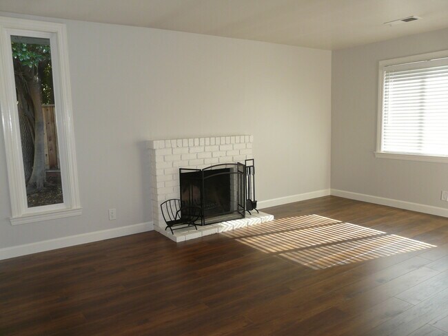 Beautifully Remodeled 4 Bedroom 2 Bath Los Gatos Home photo 5