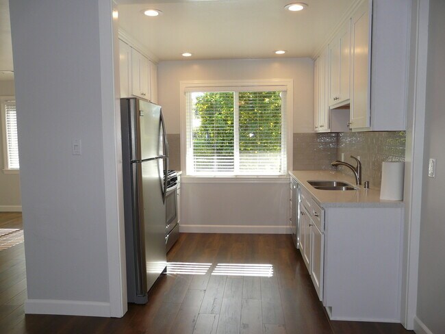 Beautifully Remodeled 4 Bedroom 2 Bath Los Gatos Home photo 4