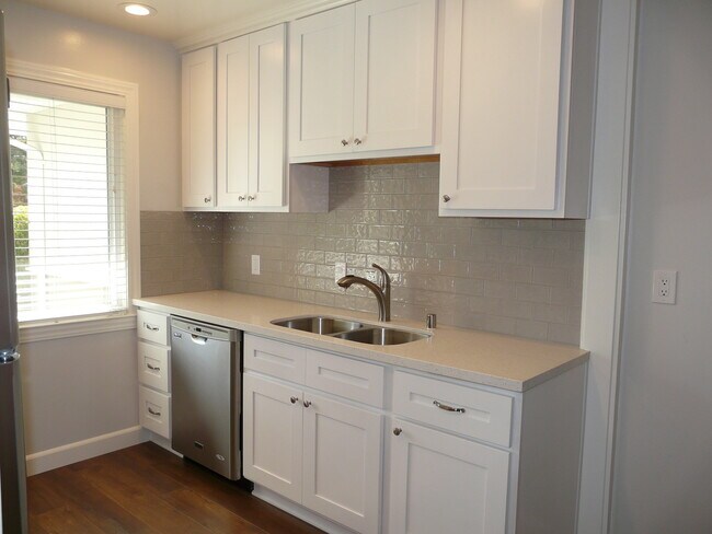 Beautifully Remodeled 4 Bedroom 2 Bath Los Gatos Home photo 2