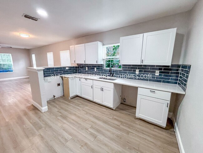 1233 Davis Ave Fort Worth, TX 76104 photo 4