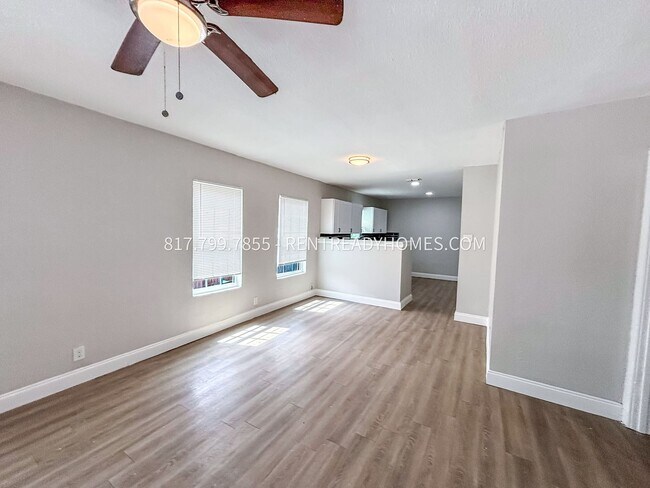 1233 Davis Ave Fort Worth, TX 76104 photo 3