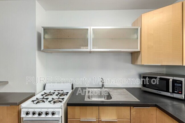 912 E Montebello Ave photo 5