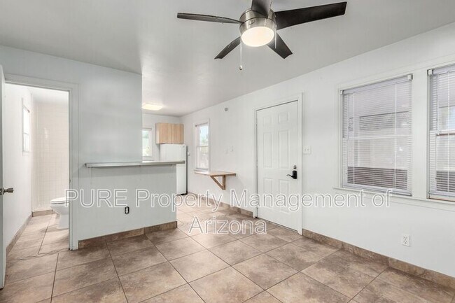 912 E Montebello Ave photo 3